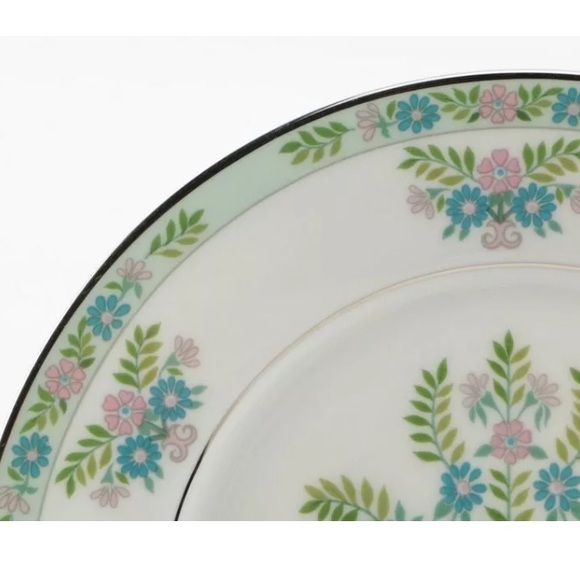 Bone China salad plate set, pattern: Willow Tree - Picture 3 of 5